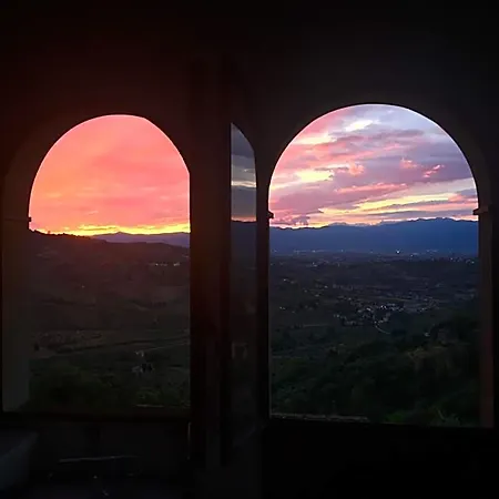 לינה וארוחת בוקר La Rocca